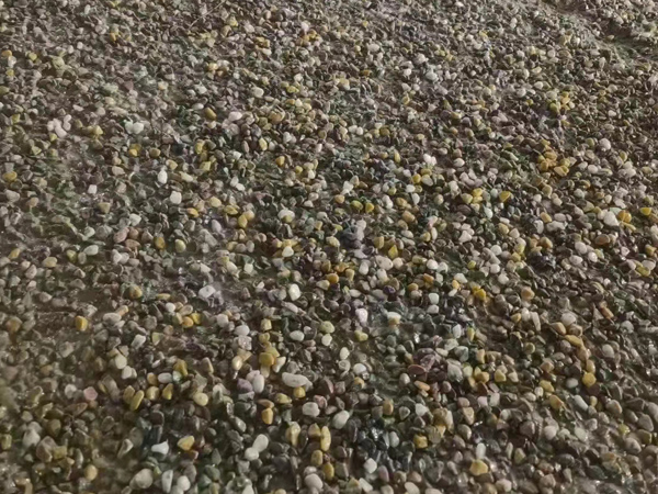 混凝土新型預(yù)置彩石無機(jī)磨石固化劑地坪